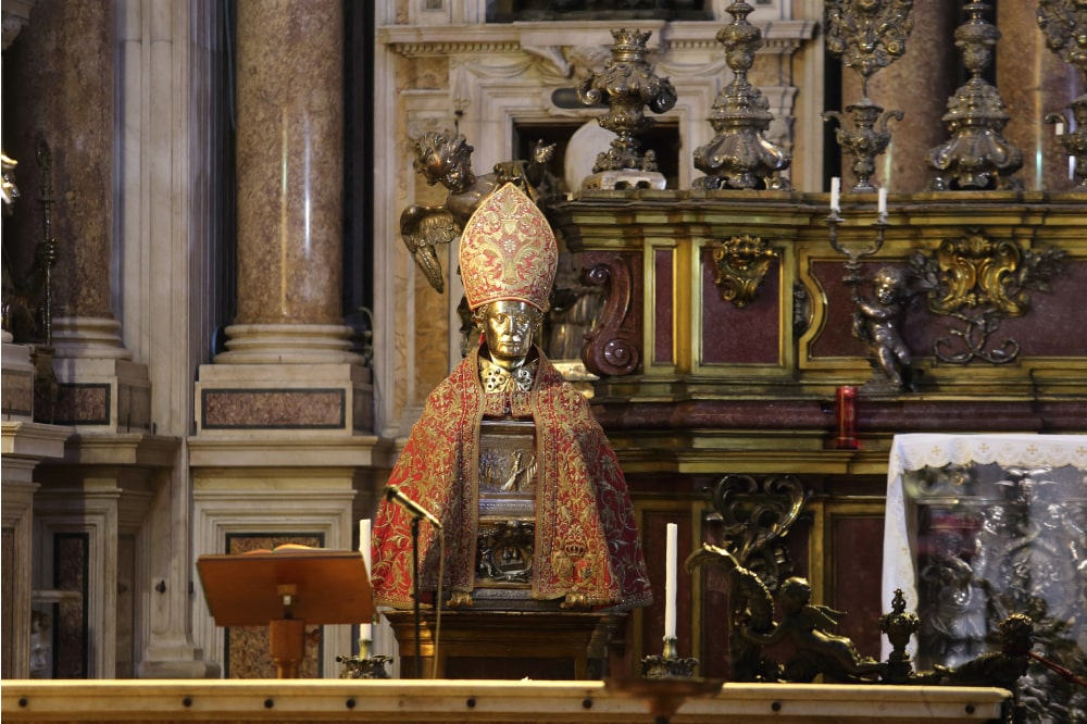 The blood of San Gennaro: how and when the miracle happens